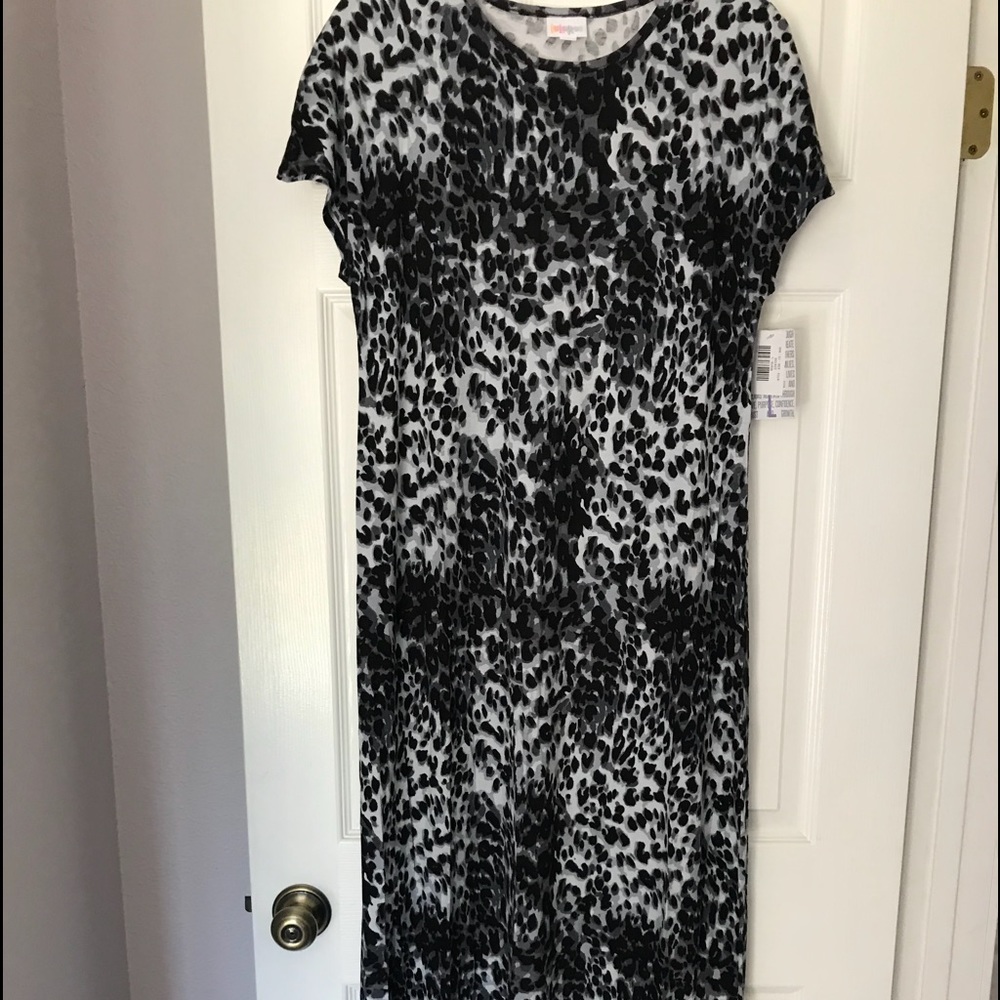 LuLaRoe snow leopard Maria, NWT, Large!!!